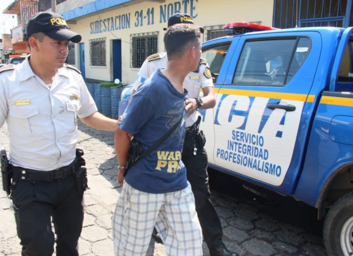 Vendedor de dulces fue capturado cuando robaba un celular a una mujer