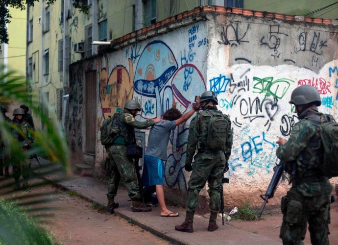 La policía de Brasil lanzó un operación contra el narcotráfico en las escuelas
