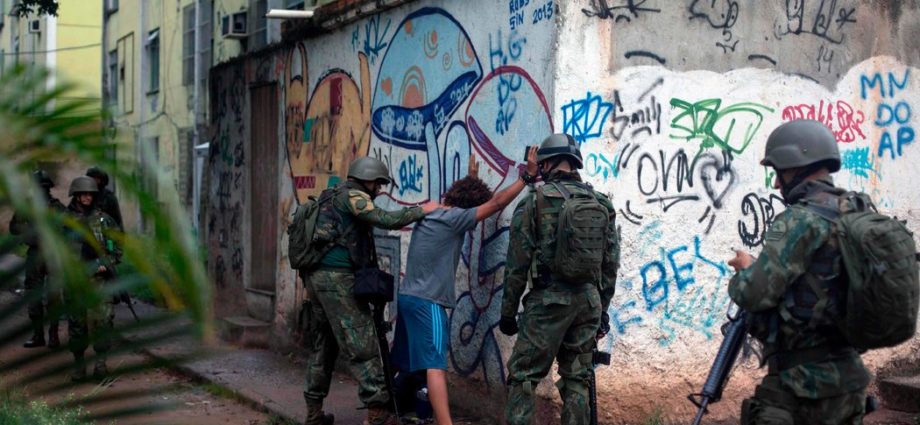 La policía de Brasil lanzó un operación contra el narcotráfico en las escuelas