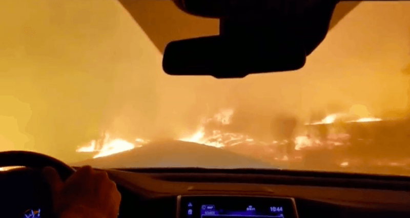 El escalofriante video que muestra el escape de una familia del incendio de California
