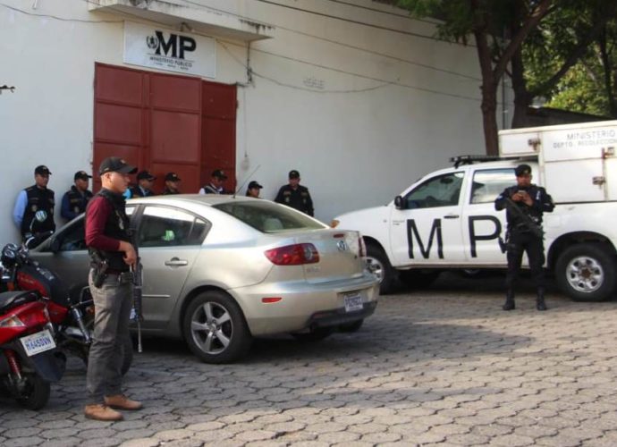 Auxiliares fiscales del MP y un agente PNC capturados por corrupción