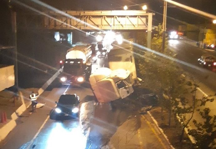 Tráfico denso perjudica a automovilistas durante esta mañana