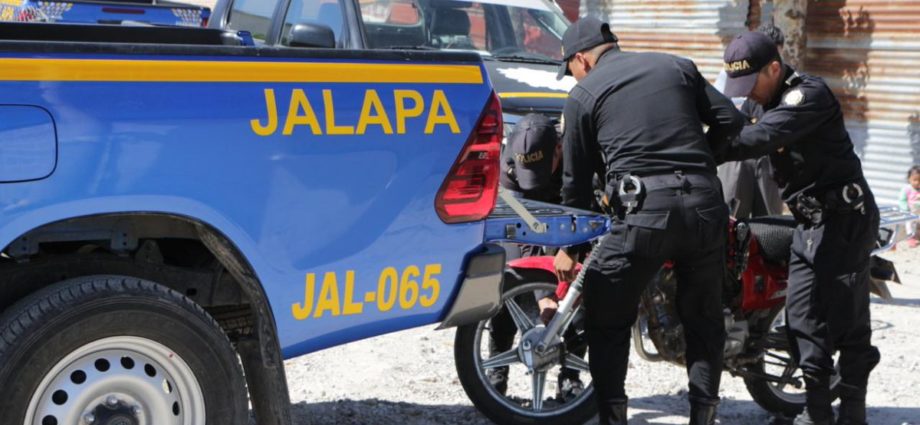 Motocicleta y microbús robados son recuperados por PNC