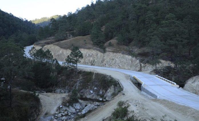 Presidente Jimmy Morales inauguró tramo carretero que beneficiará a poblaciones de Quiché