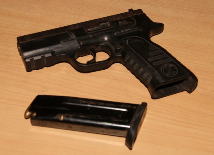 Capturado por llevar una pistola de manera ilegal