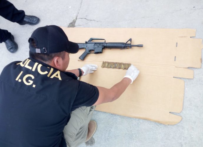 Agente de la PNC capturado, «usaba fusil para amenazar a personas»