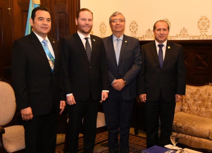 Presidente Jimmy Morales presente en sesión solemne en el Congreso de la República