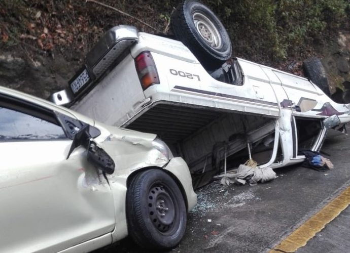 Se registran accidentes de tránsito por asfalto mojado