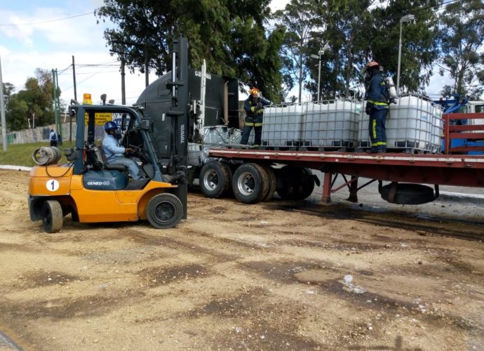 Piloto de tráiler que derramó ácido sulfúrico podría ser multado drásticamente