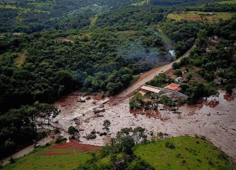 Brasil: Aumenta a 60 el número de fallecidos por ruptura de presa en Brumadinho