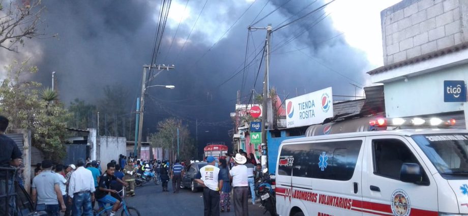Fuerte Incendio en Sacoj Mixco, destruye al menos 5 viviendas