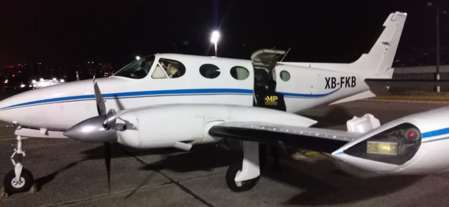 AMPLIACIÓN: US Mil incautados en doble fondo de avioneta en aeropuerto La Aurora