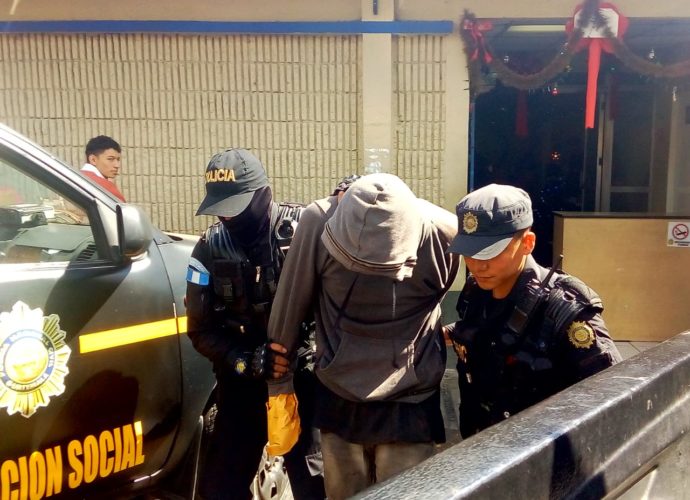 Menor de 17 años es señalado de dispararle a conductor de camión recolector de basura