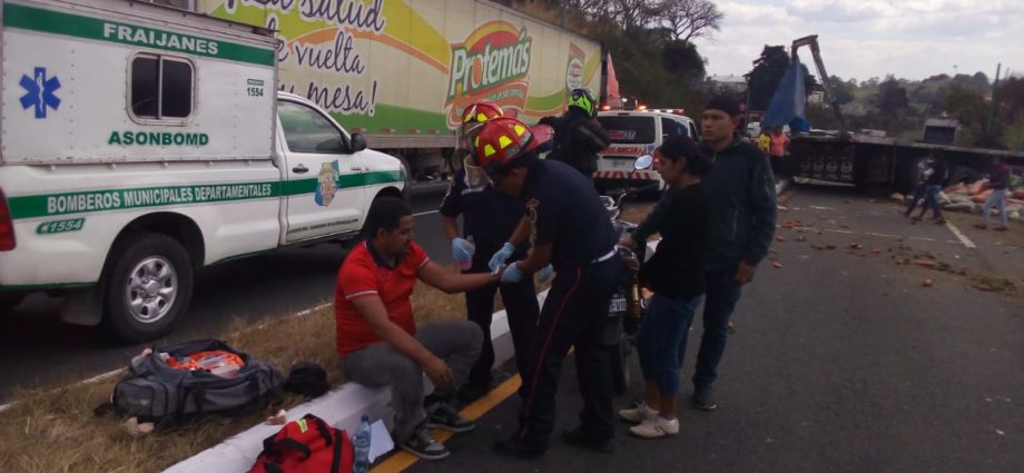 Fuerte accidente en “Vuelta El Chilero” carretera a El Salvador
