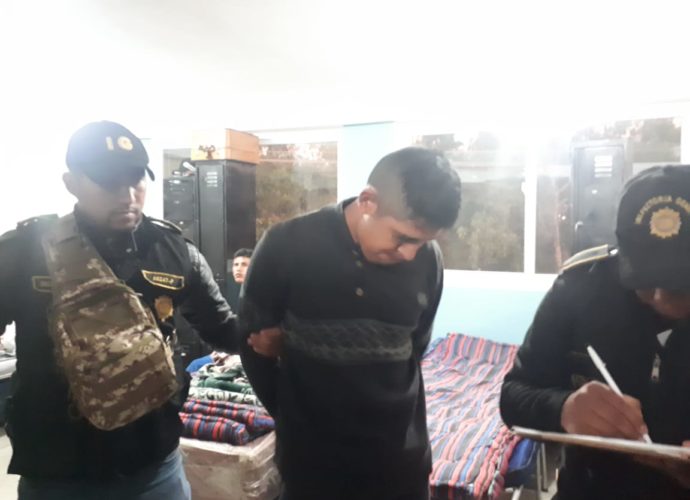 Comandante y agente de PNC capturados son señalados de robo de Q350 mil en Escuintla
