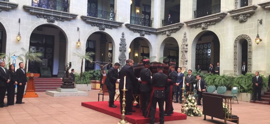 Realizan homenaje póstumo al exvicepresidente Juan Francisco Reyes López