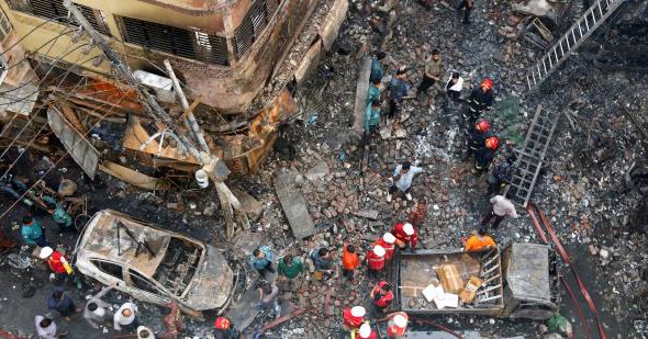 Al menos 70 fallecidos por incendio en Bangladesh