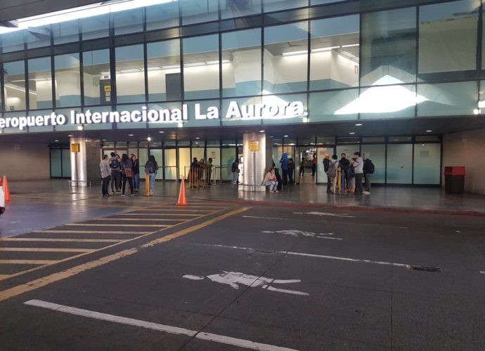 Operativo Permanente de orden en el Aeropuerto La Aurora prohíbe ventas ambulantes