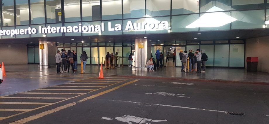 Operativo Permanente de orden en el Aeropuerto La Aurora prohíbe ventas ambulantes