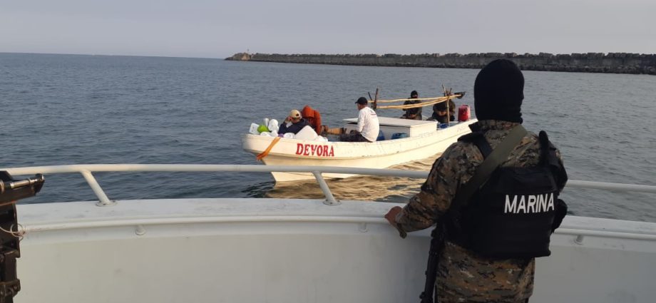 Interceptan embarcaciones con posibles ilícitos en la costa del pacífico