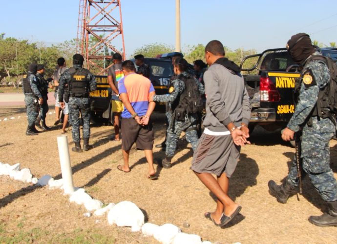 Reportan la captura de tres colombianos y cinco guatemaltecos por transporte de ilícitos en el Pacífico