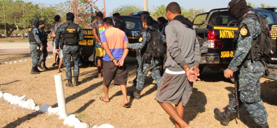 Reportan la captura de tres colombianos y cinco guatemaltecos por transporte de ilícitos en el Pacífico