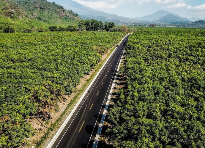 Autoridades de Gobierno supervisan reposición de carretera de Suchitepéquez-Sololá