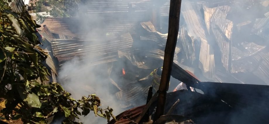 Incendio consume 2 viviendas en Villa Nueva