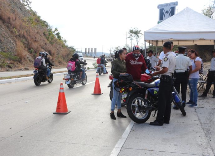 PNC realiza acciones de seguridad por Caravana del Zorro
