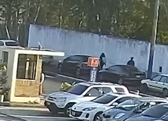 Cámaras captan robo a estudiante en la USAC