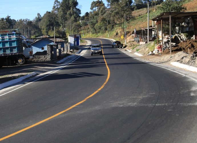 Autoridades de Gobierno  supervisan  carretera que conduce de Quetzaltenango a San Marcos