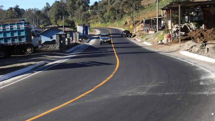 Autoridades de Gobierno  supervisan  carretera que conduce de Quetzaltenango a San Marcos