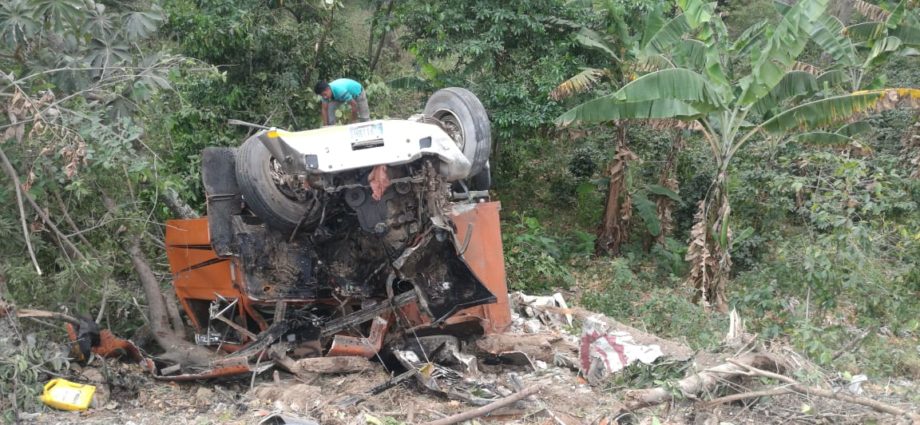 Fuerte accidente en carretera a El Salvador