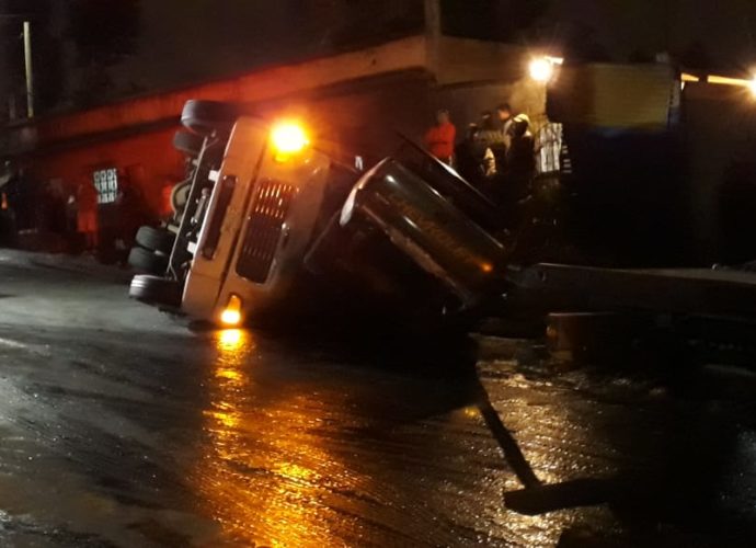 Fuerte Accidente en carretera de Bárcenas a Santa Lucía Milpas Altas