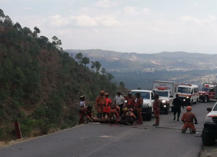 Vehículo cayó a barranco en Chiantla, al menos 10 fallecidos