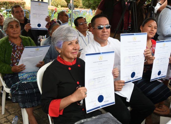 Gobierno de Guatemala certifica a 361 pobladores en áreas ocupacionales