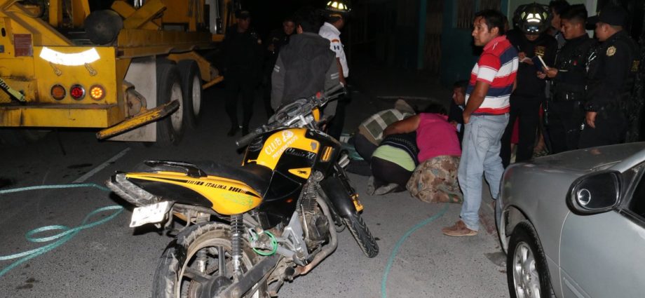 Competencia de motocicletas termina en tragedia: Hombre fallece tras colisionar con grúa