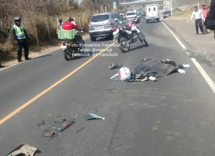 Mujer fallece por accidente en motocicleta en Amatitlán