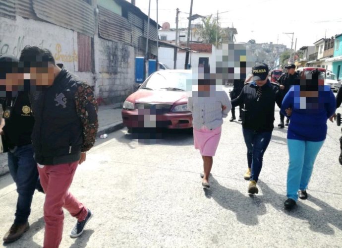 Capturan a cuatro presuntos extorsionistas en allanamientos