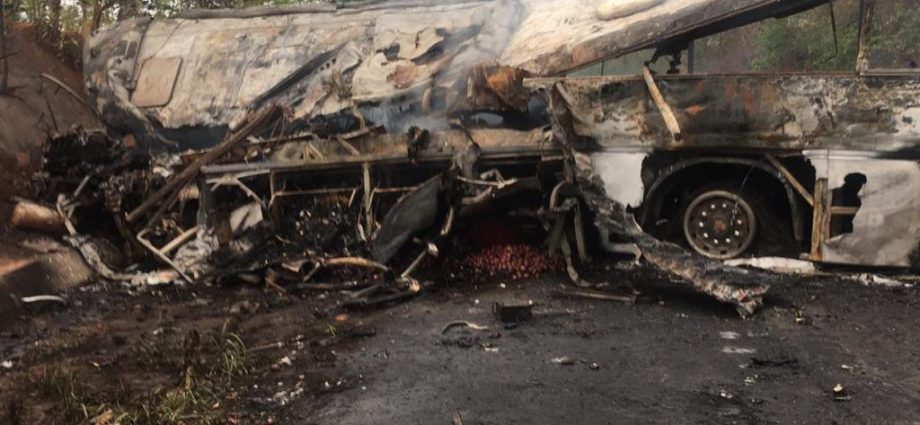 Ascienden a 60 los fallecidos en choque de dos autobuses en Ghana