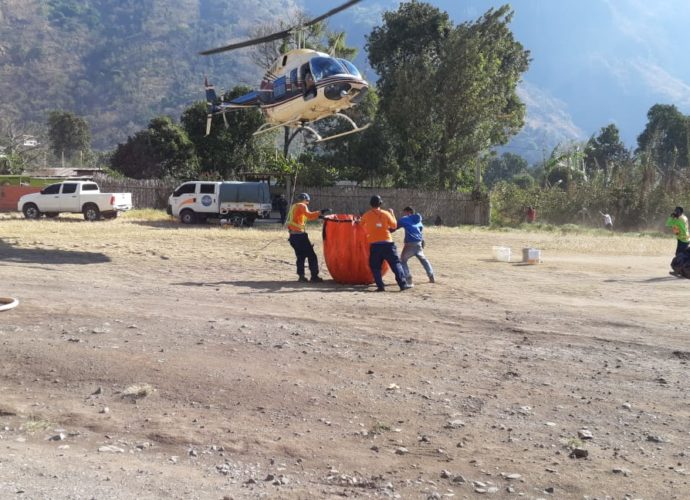 Acciones de combate permiten el control de incendio forestal en Antigua, Guatemala