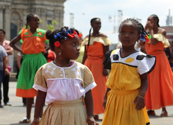 Al ritmo garífuna se celebró el “Carnaval” en la Plaza de la Constitución