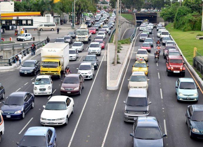 SAT evalúa la elaboración de nuevas placas de circulación