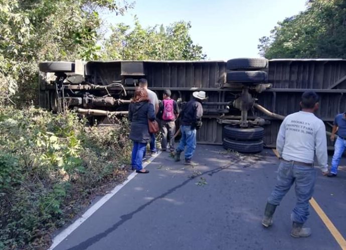 Bus extraurbano volcó en Chimaltenango, se reportan 12 heridos