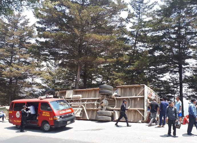 Piloto «peleaba pasaje», por ir a excesiva velocidad volcó en la cumbre de Olintepeque