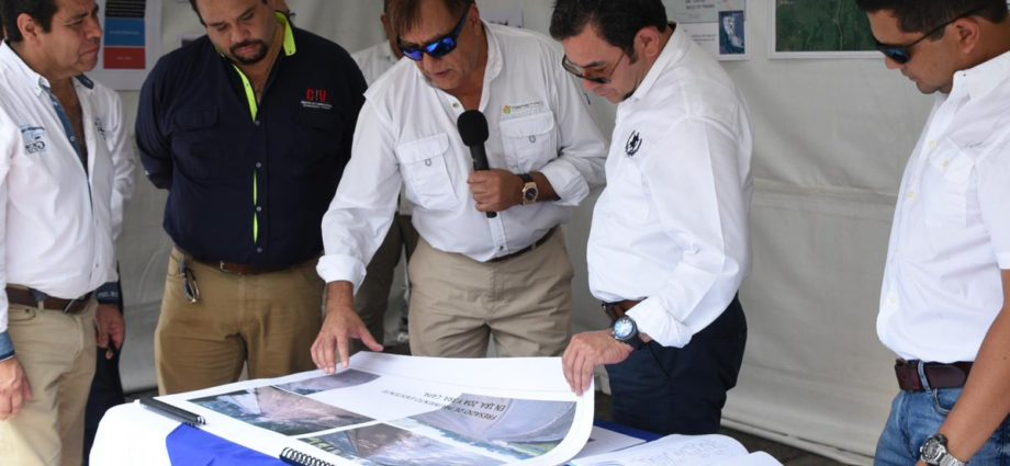 Presidente Morales supervisa trabajos de recuperación de la ruta CA-2 Occidente
