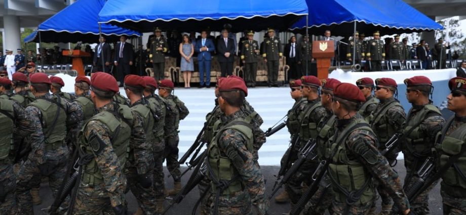 Presidente Jimmy Morales participa en la conmemoración del Día del Soldado Caído en el Cumplimiento del Deber