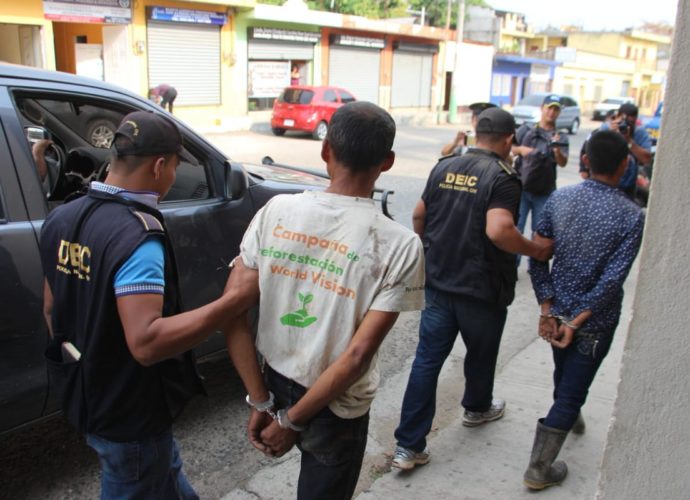 Padre e hijo son capturados, acusados de matar a una persona en Chiquimula