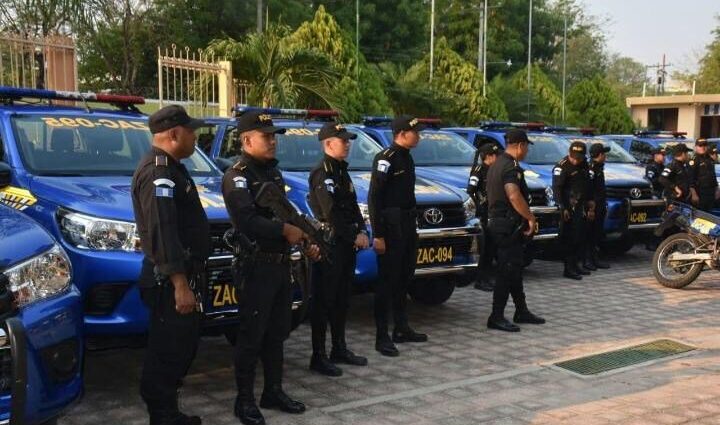 Zacapa recibe 15 radio patrullas y 5 motocicletas para mejorar la seguridad