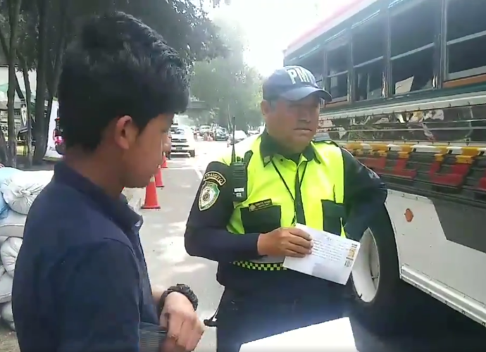 VIDEO: Multan a piloto de bus de Momostenango por alza al pasaje
